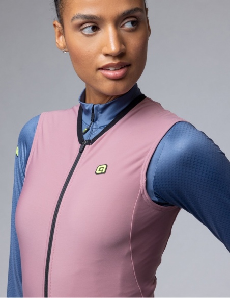 Kamizelka rowerowa damska Alé Cycling PR-E Thermo 2.0, róż, na modelu, przód