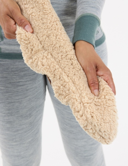 Skarpety domowe teddy unisex Whistler Callana z antypoślizgiem, szary, detal